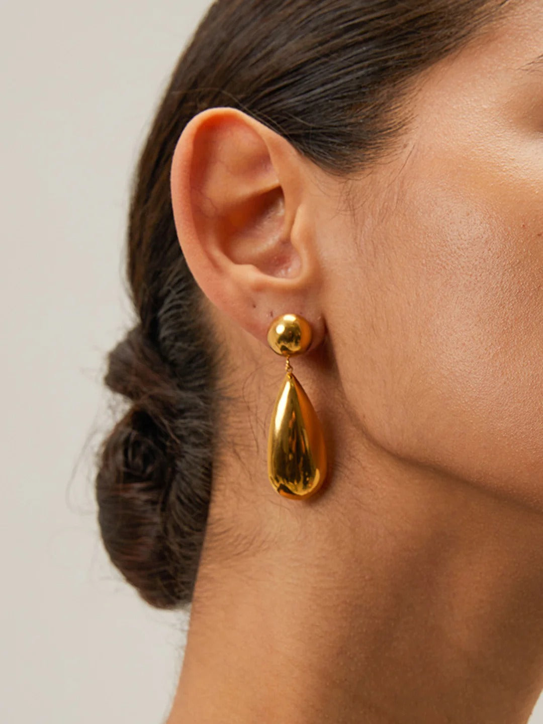 Celyssa Goccia Teardrop Drop Earrings