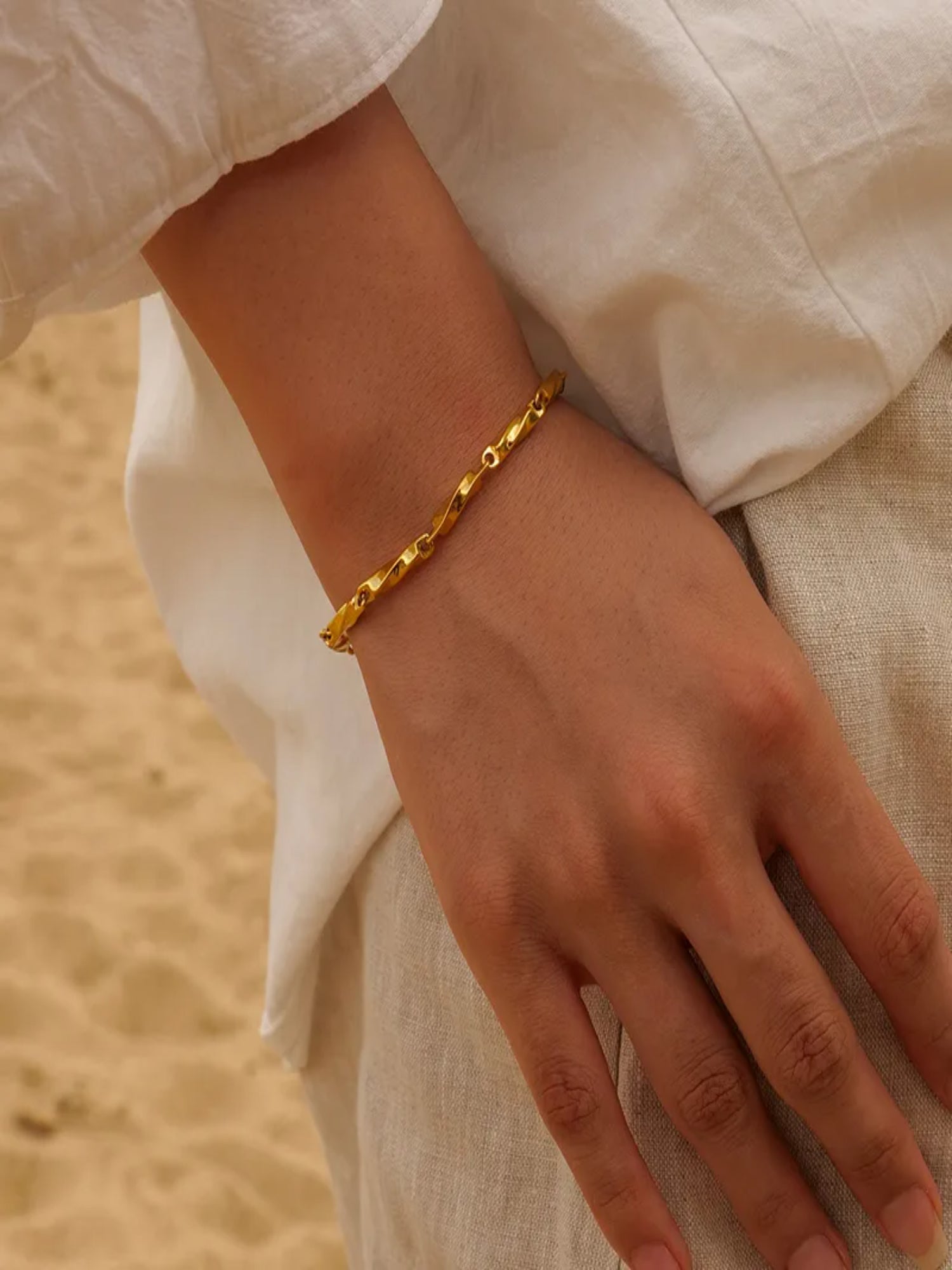 Celyssa Elara Elara Minimal Twist Bracelet