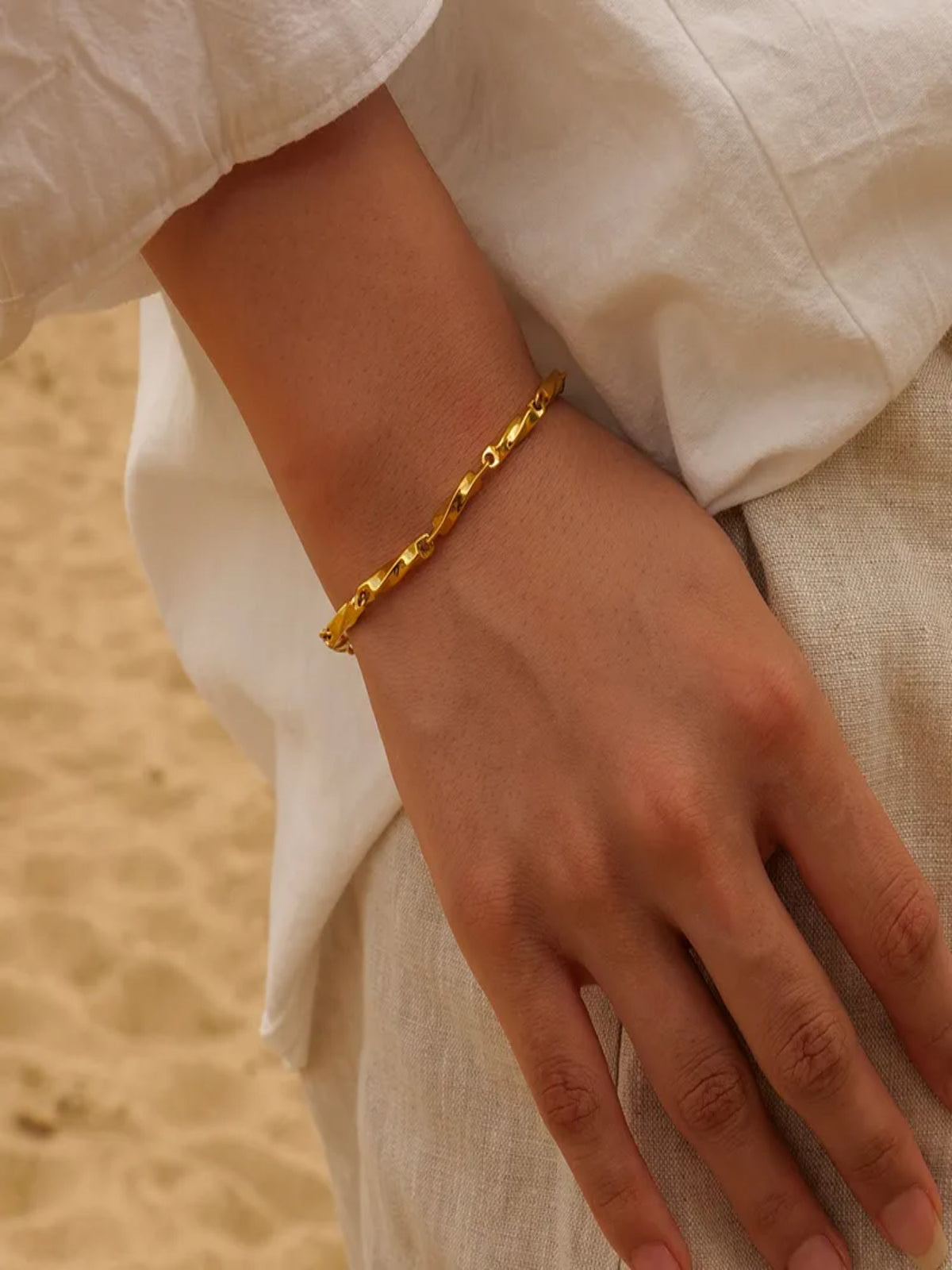 Celyssa Minimal Twist Bracelet