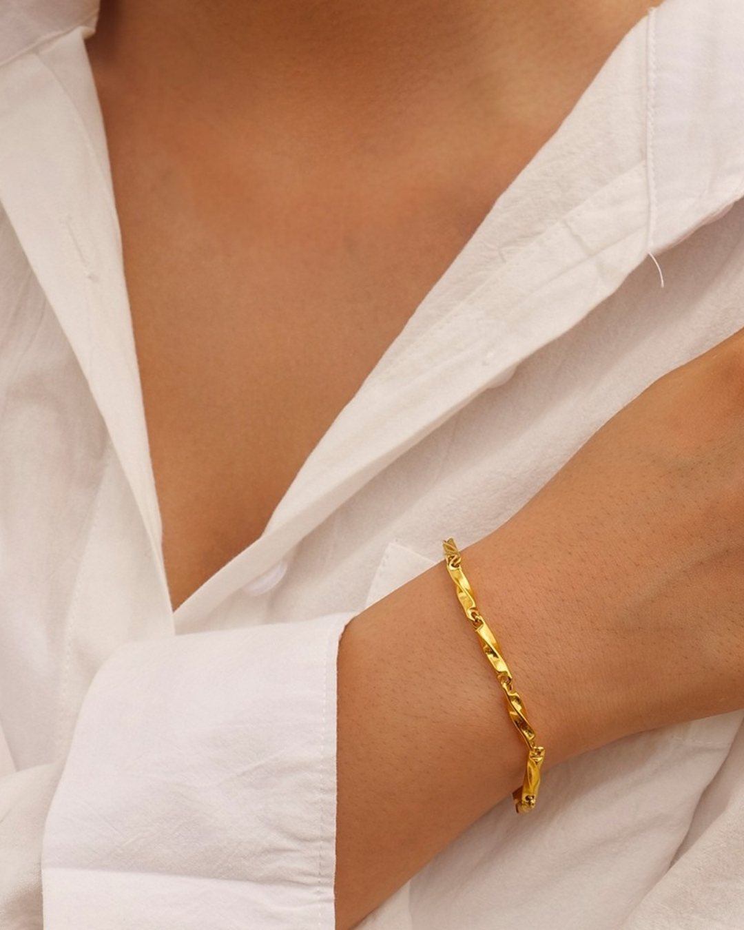Celyssa Minimal Twist Bracelet