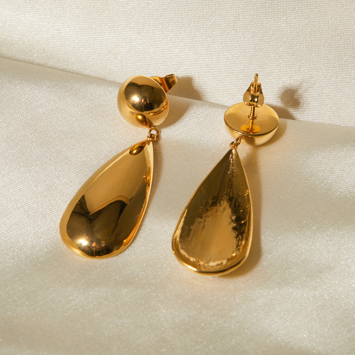 Celyssa Goccia Teardrop Drop Earrings