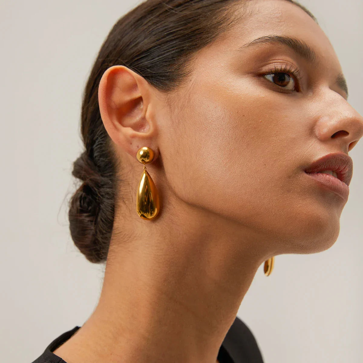 Celyssa Goccia Teardrop Drop Earrings