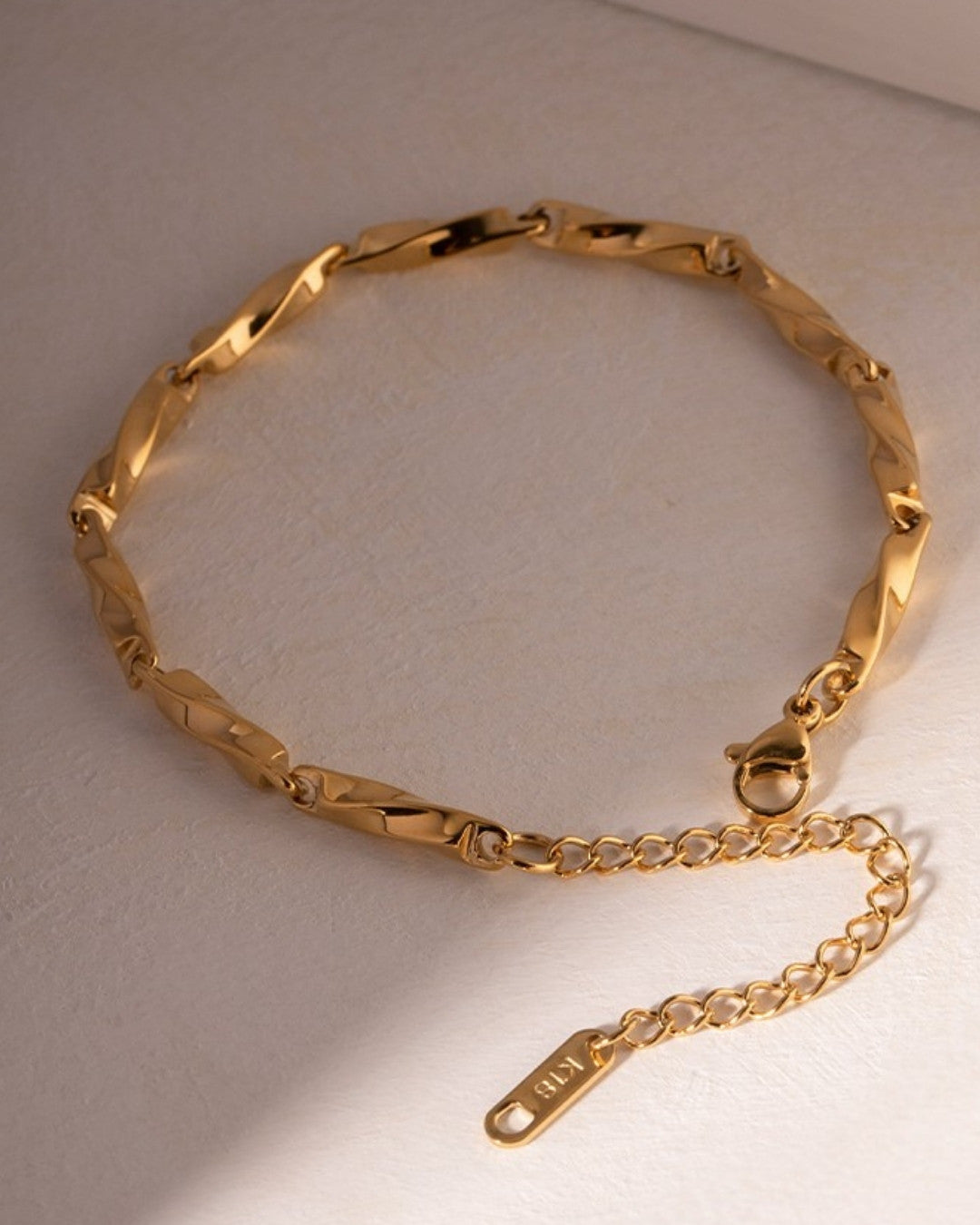 Celyssa Minimal Twist Bracelet